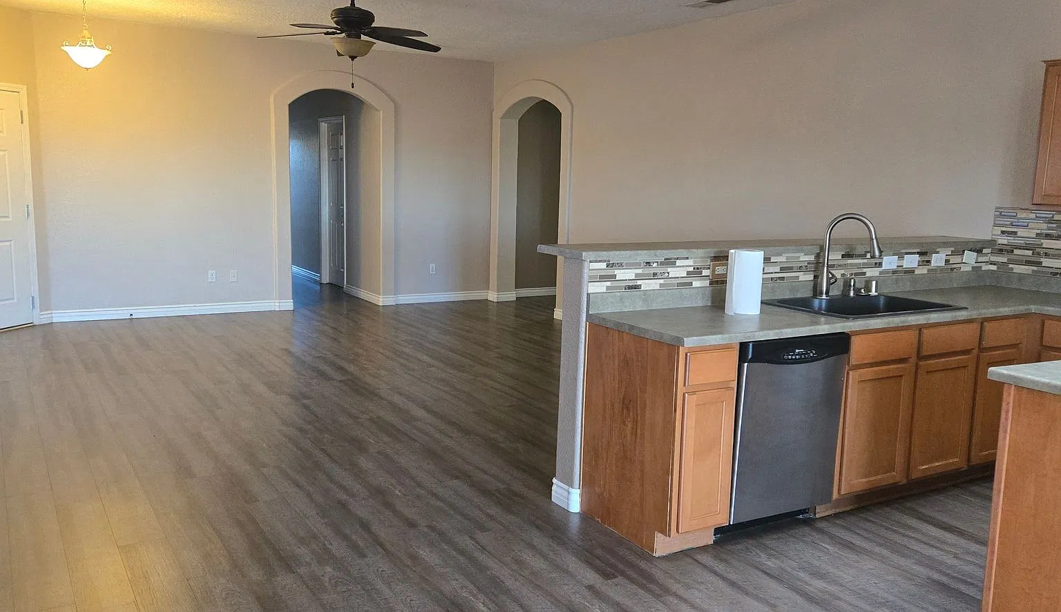 4 Bedroom House — Photo 4