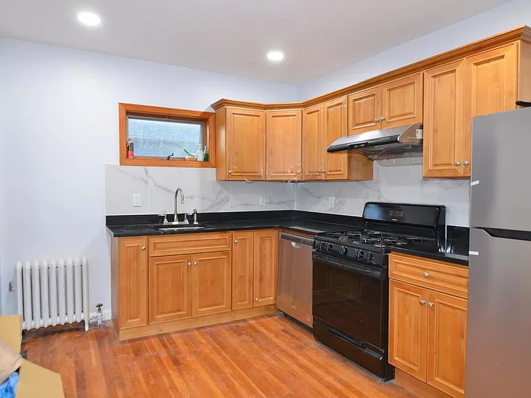 552 Pleasant St #1 — Photo 2