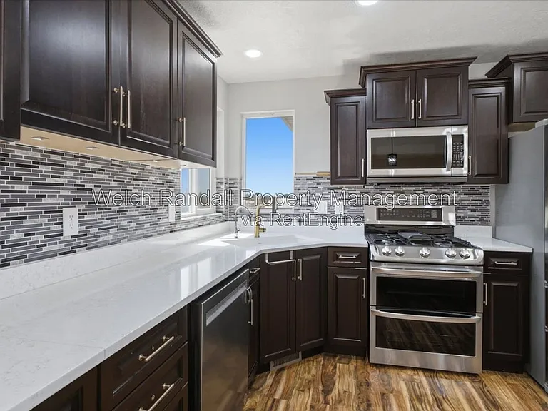 2106 E Sunnyvale Dr — Photo 8
