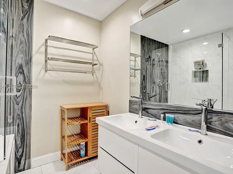 1016 Harrison St — Photo 21