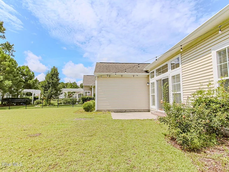 1005 Meadowlands Trl NW — Photo 18