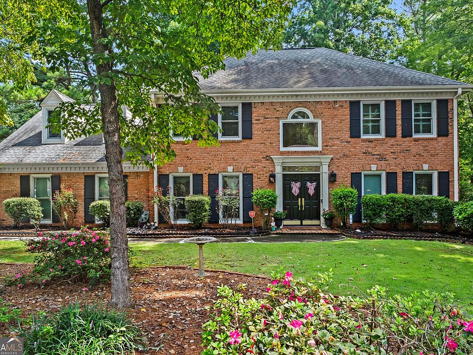 1st image of 140 Lakeside Dr NW