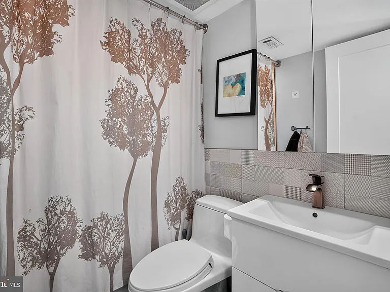 812 Lombard St #4 — Photo 17