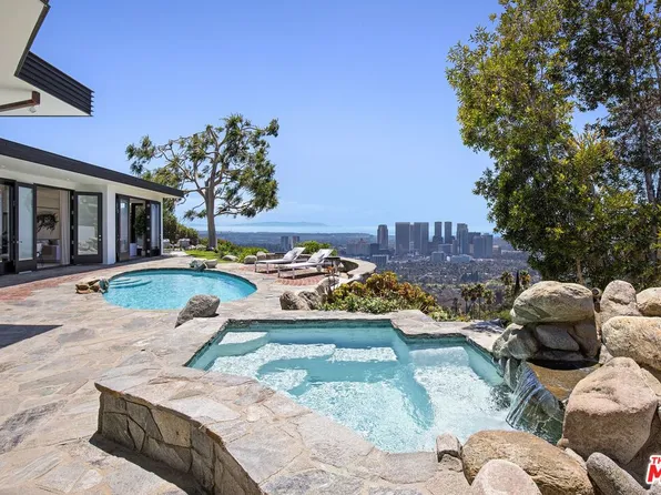 9302 Nightingale Dr, Los Angeles, CA 90069
