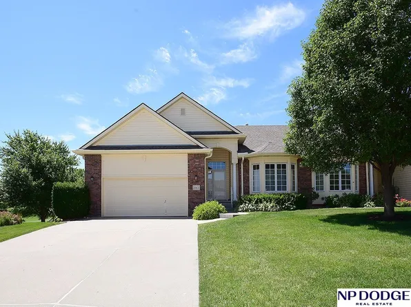 2903 Eagle Hills Cir, Papillion, NE 68133