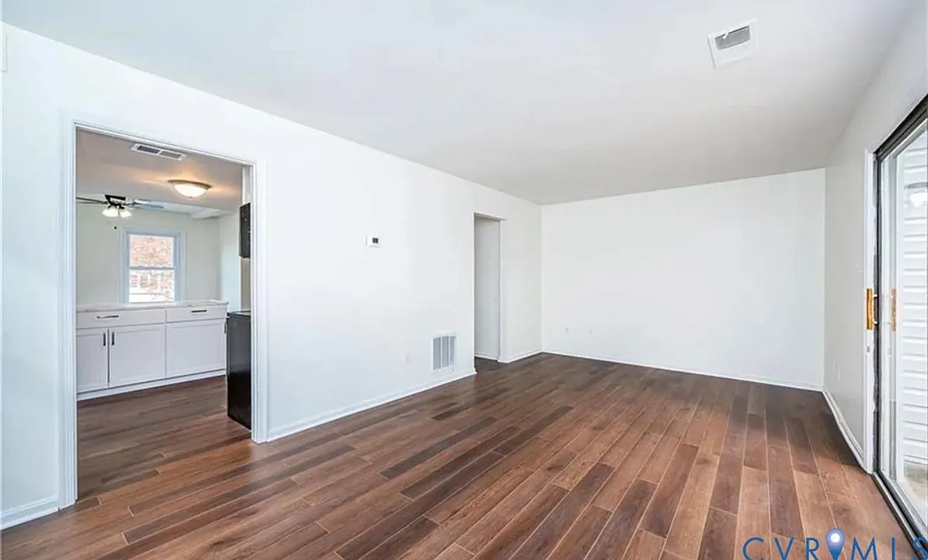 3 bed, 1.5 bath, 1190 sqft, $2,200 — Photo 3