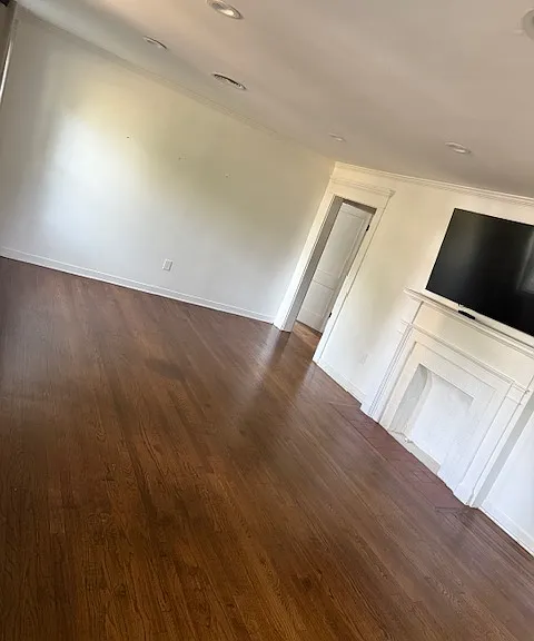 6820 Goodwood Ave — Photo 2