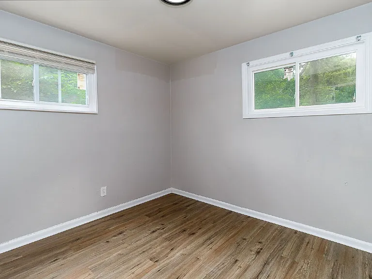 10348 Earl Dr — Photo 16