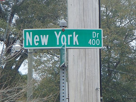 5th image of 709 New York Dr