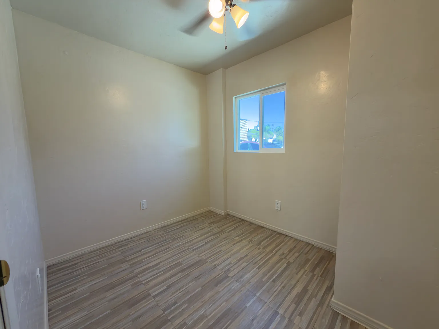 2 bed, 425 sqft, $1,800 — Photo 2