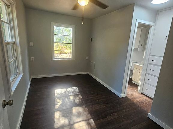 3rd image of 910 SW 7th St