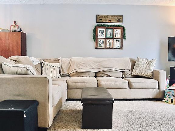 3rd image of 7 Thistlewood Ln