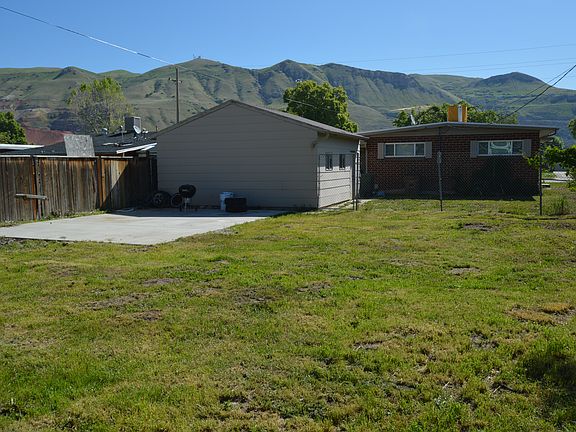 4th image of 1121 N Victoria Way