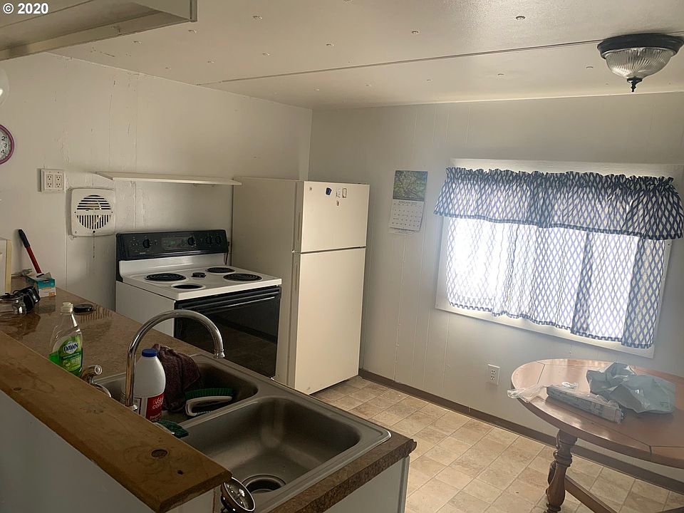 2nd image of 2071 NE Stephens St Space C