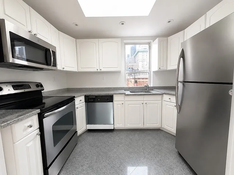 55 W 55th St #N — Photo 5