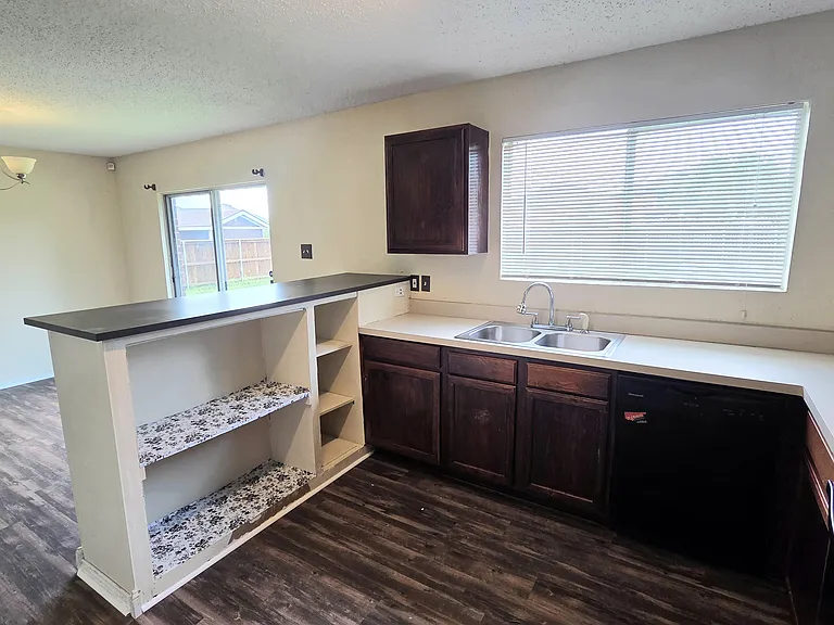 8103 Zephyr Ct — Photo 6