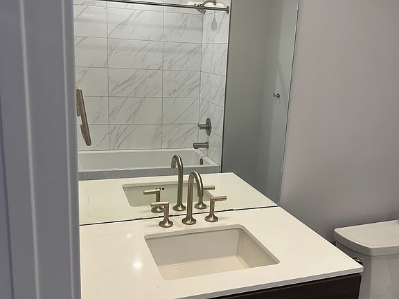5th image of 331 S Wells St #1102
