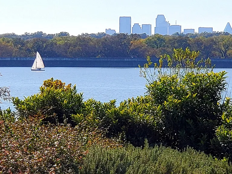 White Rock Lake features a 1000 acre lake and a 9 mile hike and bike trail, a dog park, and outdoor entertainment pavilions, boat ramps, piers and picnic areas.