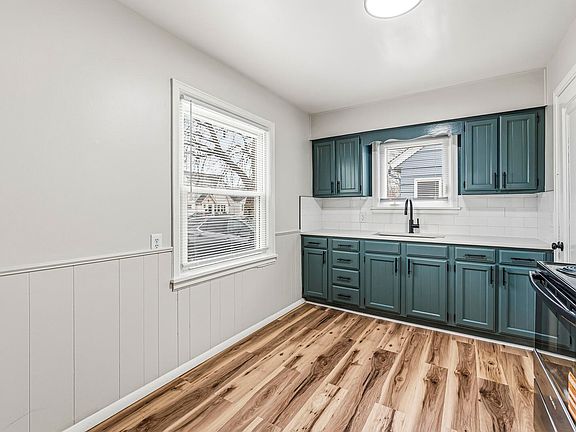 5th image of 2022 Hollywood Pl