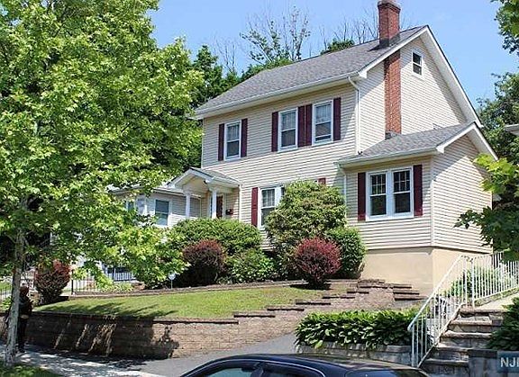 2nd image of 654 Lincoln Ave