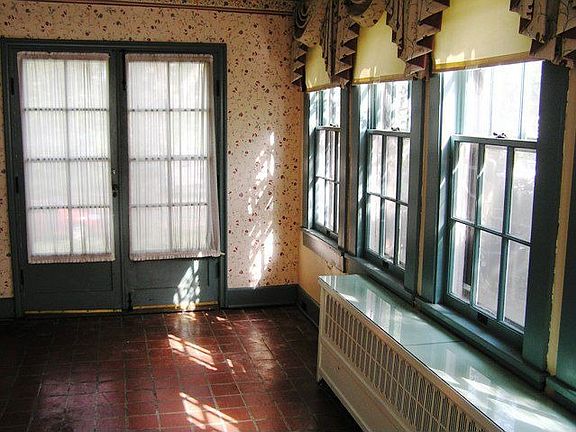2nd image of 2126 Terrace Ave