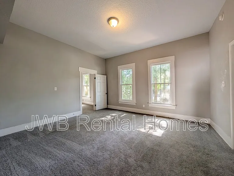421 Golfair Blvd — Photo 3