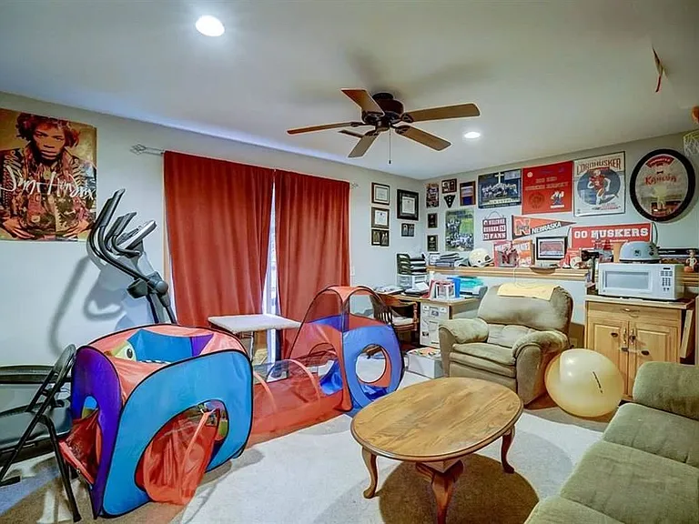 213 S Jefferson St — Photo 14