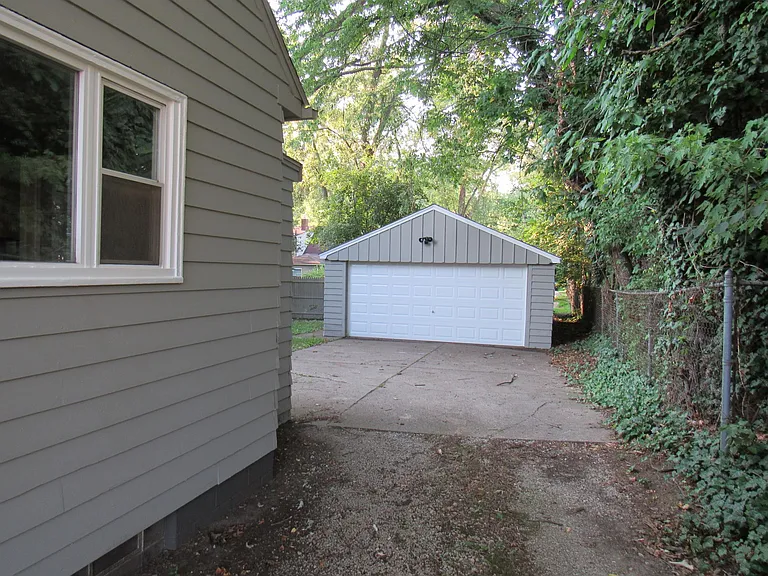 619 Mull Ave — Photo 9