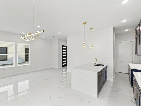 7550 Dyer St, Houston, TX 77088
