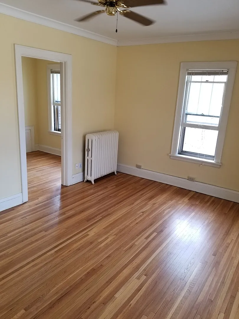 Twin Court Apartments — Photo 2