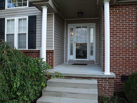 2nd image of 522 Applewood Ln