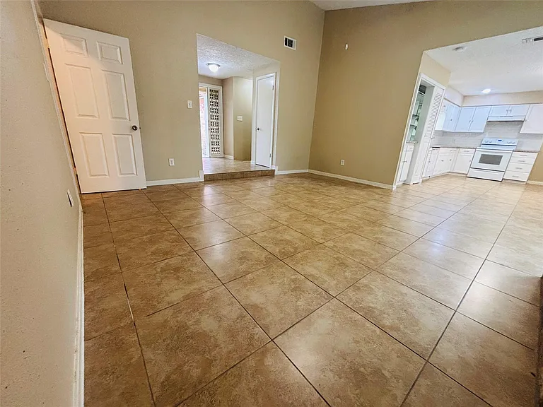22219 Acorn Valley Dr — Photo 5