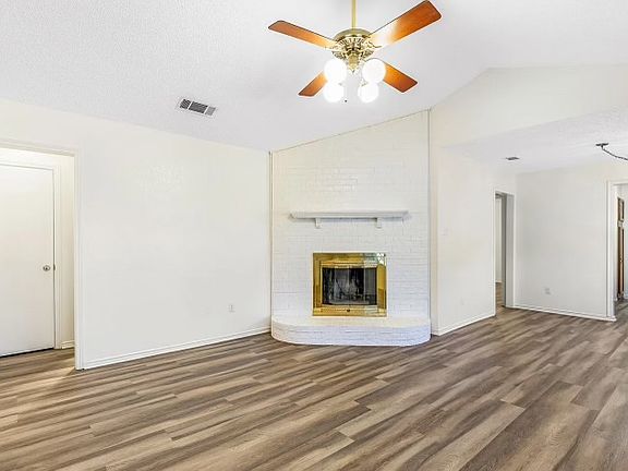 3rd image of 5010 Creekridge Dr