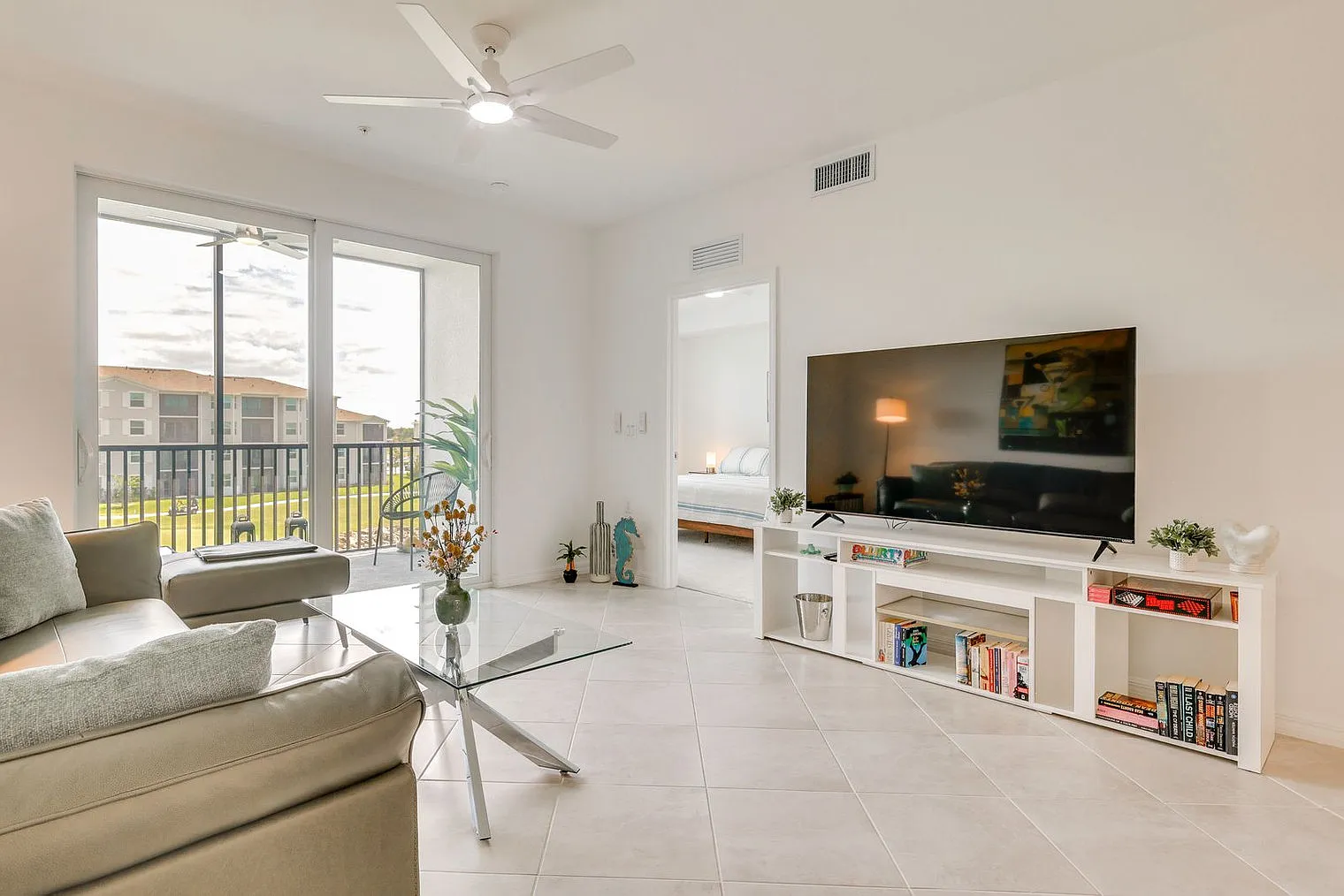 2 bed, 2.0 bath, 1140 sqft, $2,871 — Photo 2