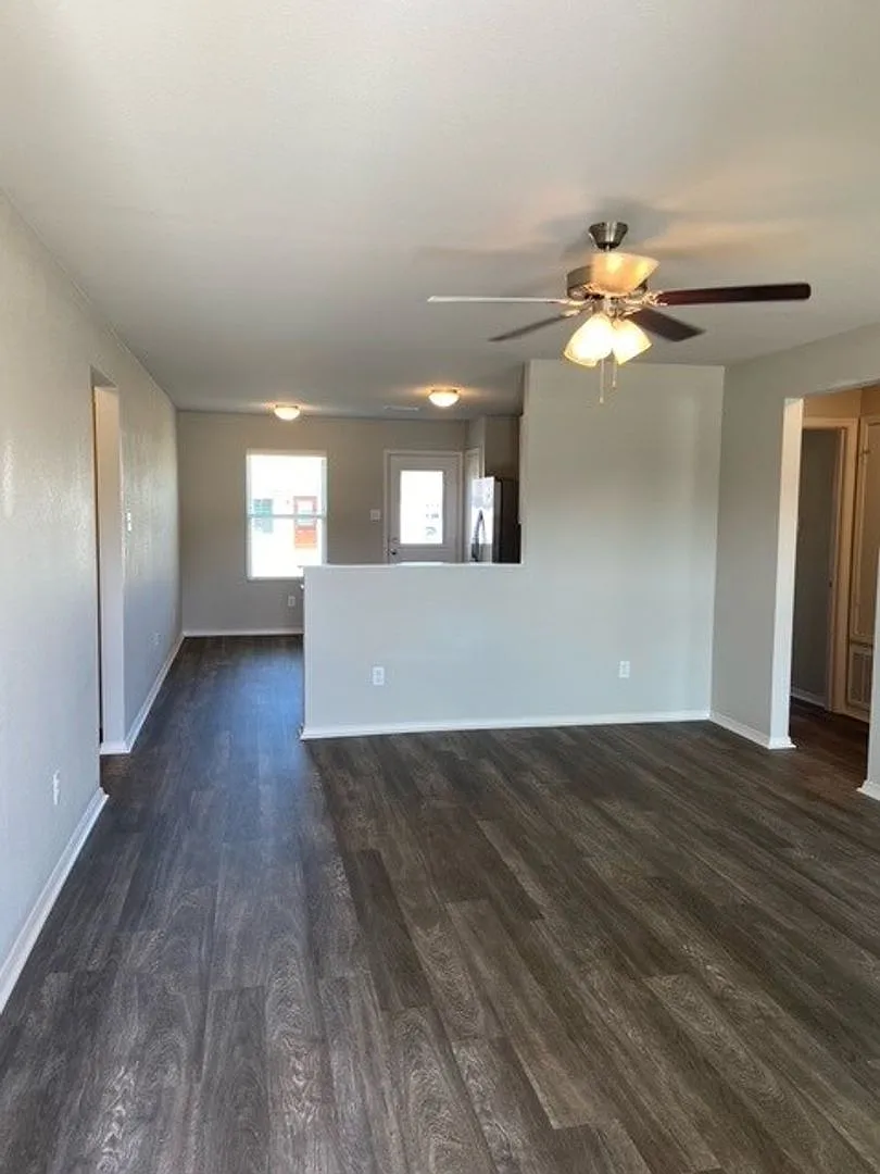 Now Pre-Leasing Cozy 3-Bed, 2-Bath Home In Conrad Court With Charming Breakfast Nook — Photo 4