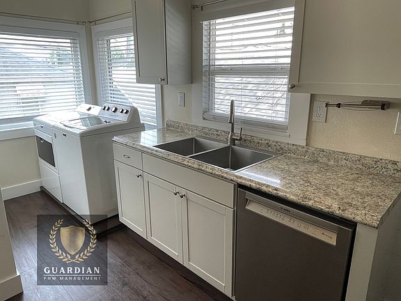 4th image of 1936 5th St Unit A