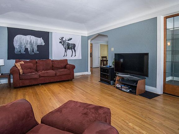 3rd image of 2436 N Lake Dr