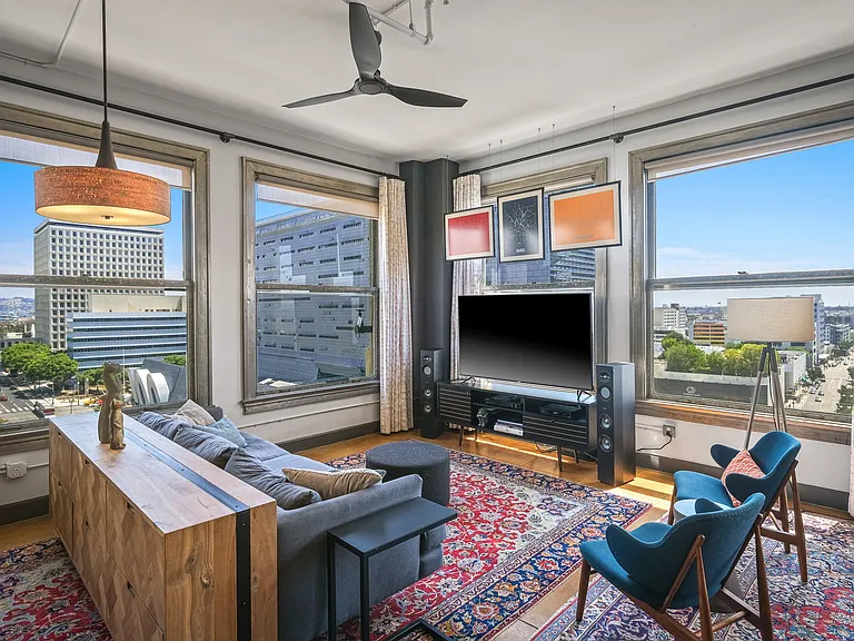 108 W 2nd St #902 — Photo 3
