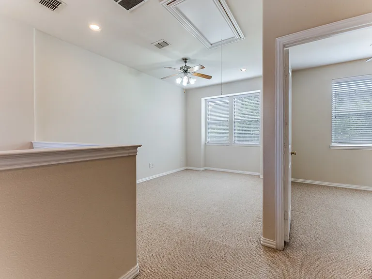636 Gray Stone Ln — Photo 7