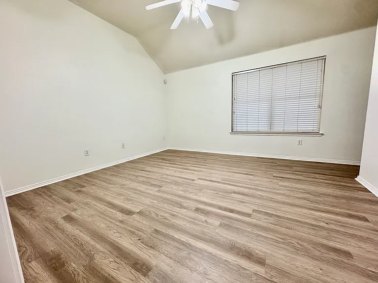 1203 Mertis Dr — Photo 5