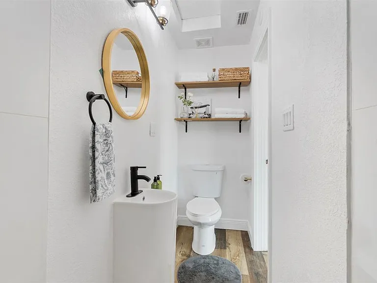2402 W Cypress St — Photo 18