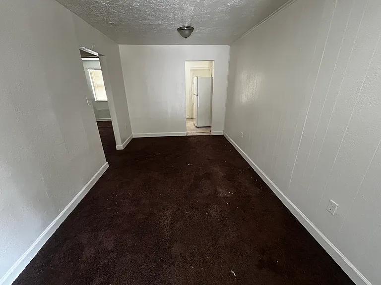 711 Avenue E #4 — Photo 5