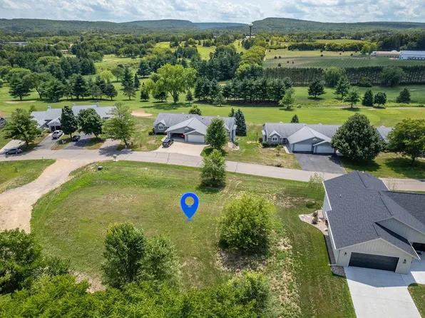 & 3 Inverness Ter Unit 2, Baraboo, WI 53913