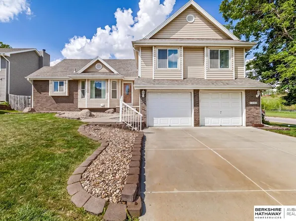 1006 Magnolia Ct, Papillion, NE 68046