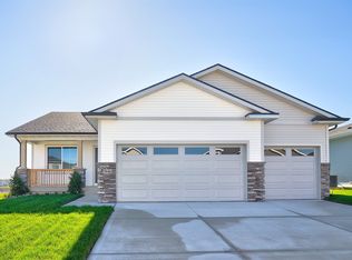 9446 Modena Ln, West Des Moines, IA 50266