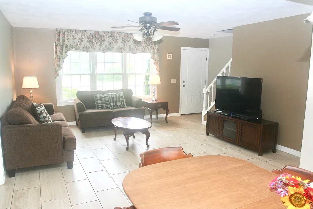 4 bed, 1826 sqft, $3,400 — Photo 4