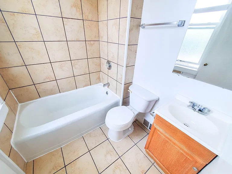 337 W 8th St — Photo 10