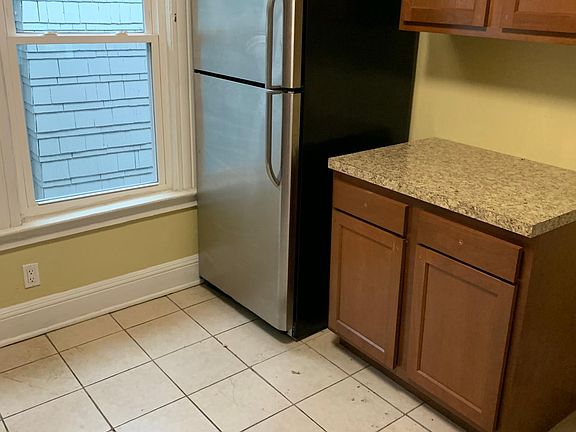 5th image of 234 Oxford Ave