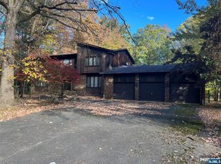 90 Dyer Ct, Norwood, NJ 07648