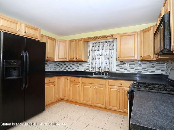 4th image of 78 Lockman Ave